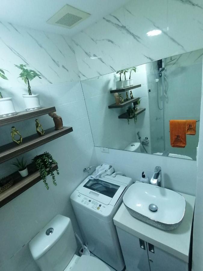 Cozy Studio Unit At Sun Residences Quezon City Buitenkant foto