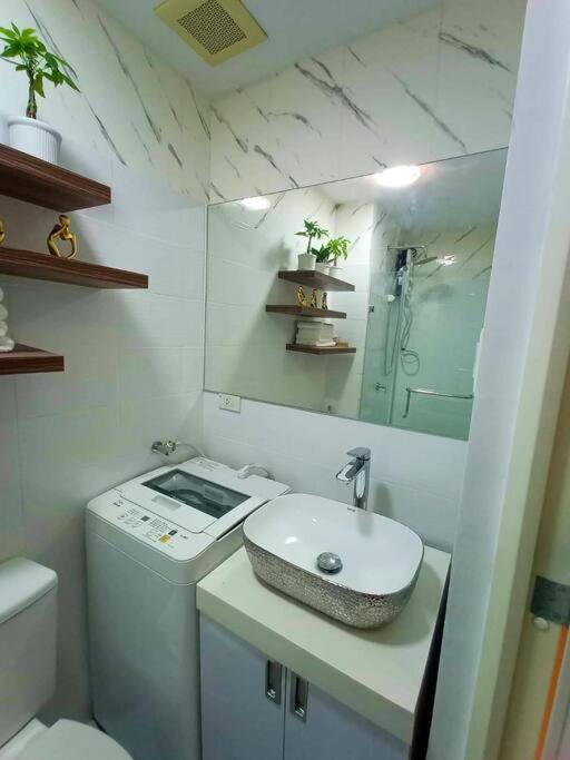 Cozy Studio Unit At Sun Residences Quezon City Buitenkant foto