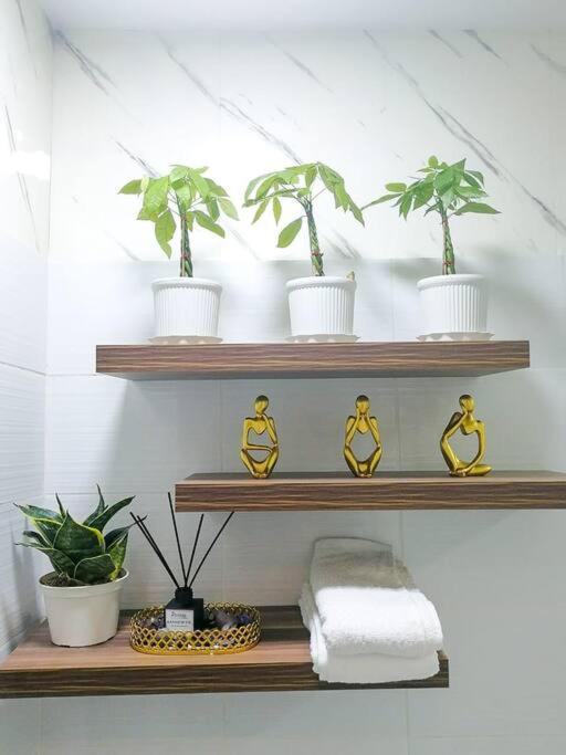 Cozy Studio Unit At Sun Residences Quezon City Buitenkant foto