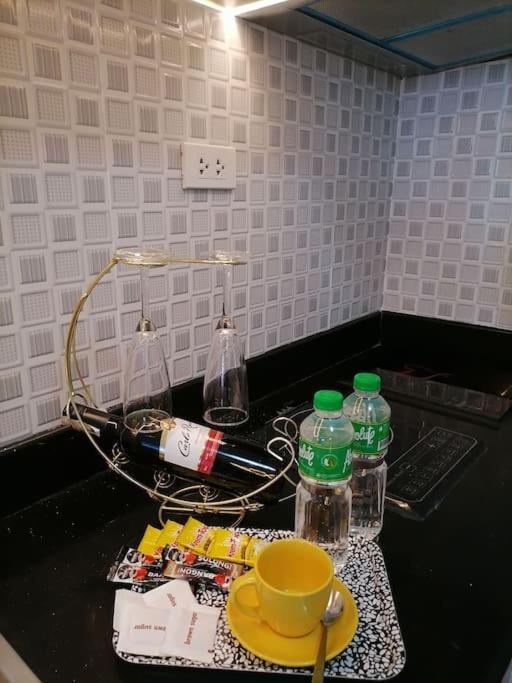 Cozy Studio Unit At Sun Residences Quezon City Buitenkant foto